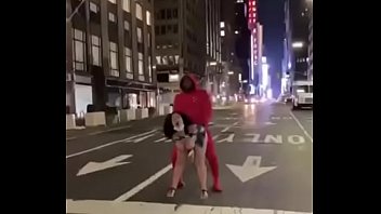 Prostituata americana fututa in public pe strada