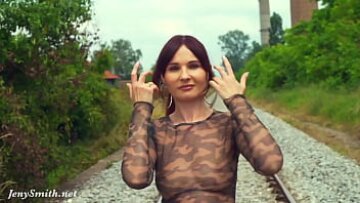 Prins pe cameră: Show -ul de femdom public solo al lui Jeny Smith în clădirea abandonată