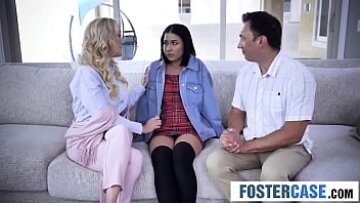 Vittarul Brandi Love îl inițiază pe adolescent sexy Ryder Rey în familie