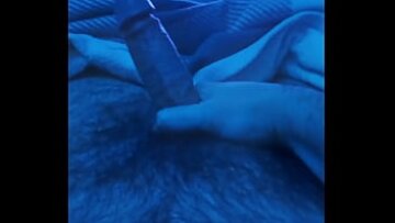 Masturbarea de dimineață: 4 minute de plăcere și un cumshot fierbinte