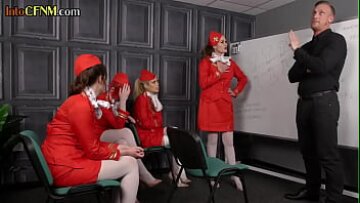 CFNM Stewardeses Gang pentru a sugarea intensă a cocoșului și a acțiunii femdom
