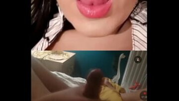 Tranny Lady devine obraznică cu MILF în public: o întâlnire de cam2cam fetiș cu picior cu cumshot exploziv
