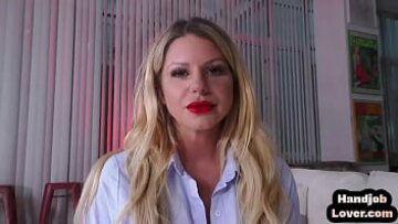 Ciorapi mari de ciorapi, îmbrăcați MILF Plăcește cocoș cu ulei și discuții murdare