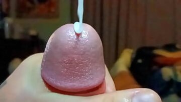 Experimentează plăcerea intensă în timp ce esperma cu încetinitorul de aproape! Imaginează-ți că stai pe fața mea și mă ridici de aproape