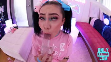 Lenna Lux se alătură Big Gulp Girls pentru o aventură sexuală sălbatică cu dildouri și acțiune în gât adânc